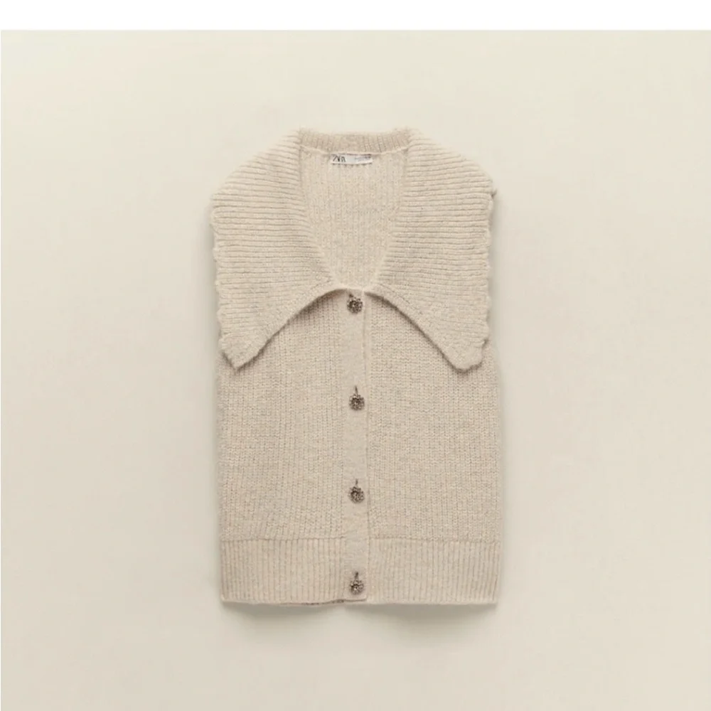 100% Authentic ZARA Jewel Button BIB Collar Vest Sweater Size: M - Picture 4 of 8
